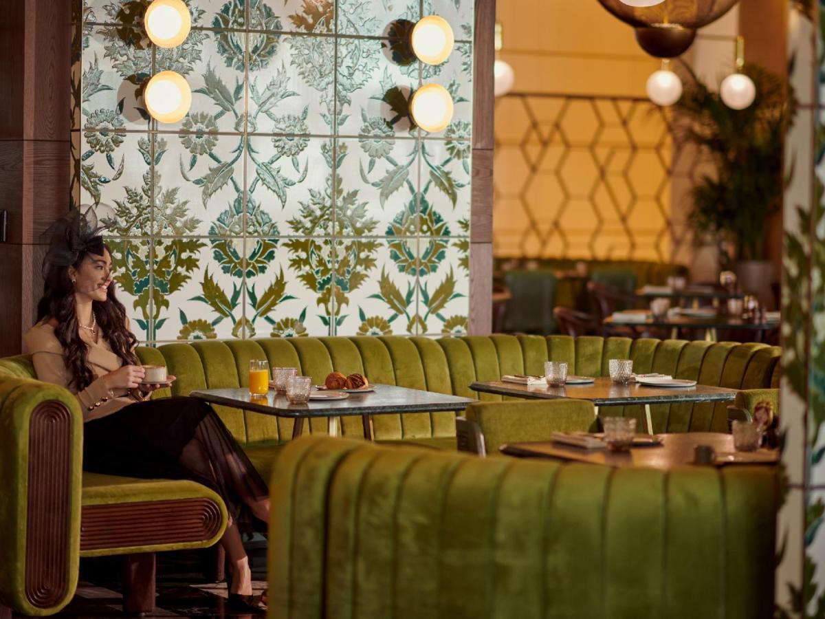 Hotel Grand Hyatt Kuwait Kuwait City Esterno foto The interior of the restaurant