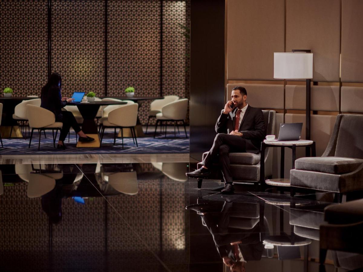 Hotel Grand Hyatt Kuwait Kuwait City Esterno foto The Lounge at the airport