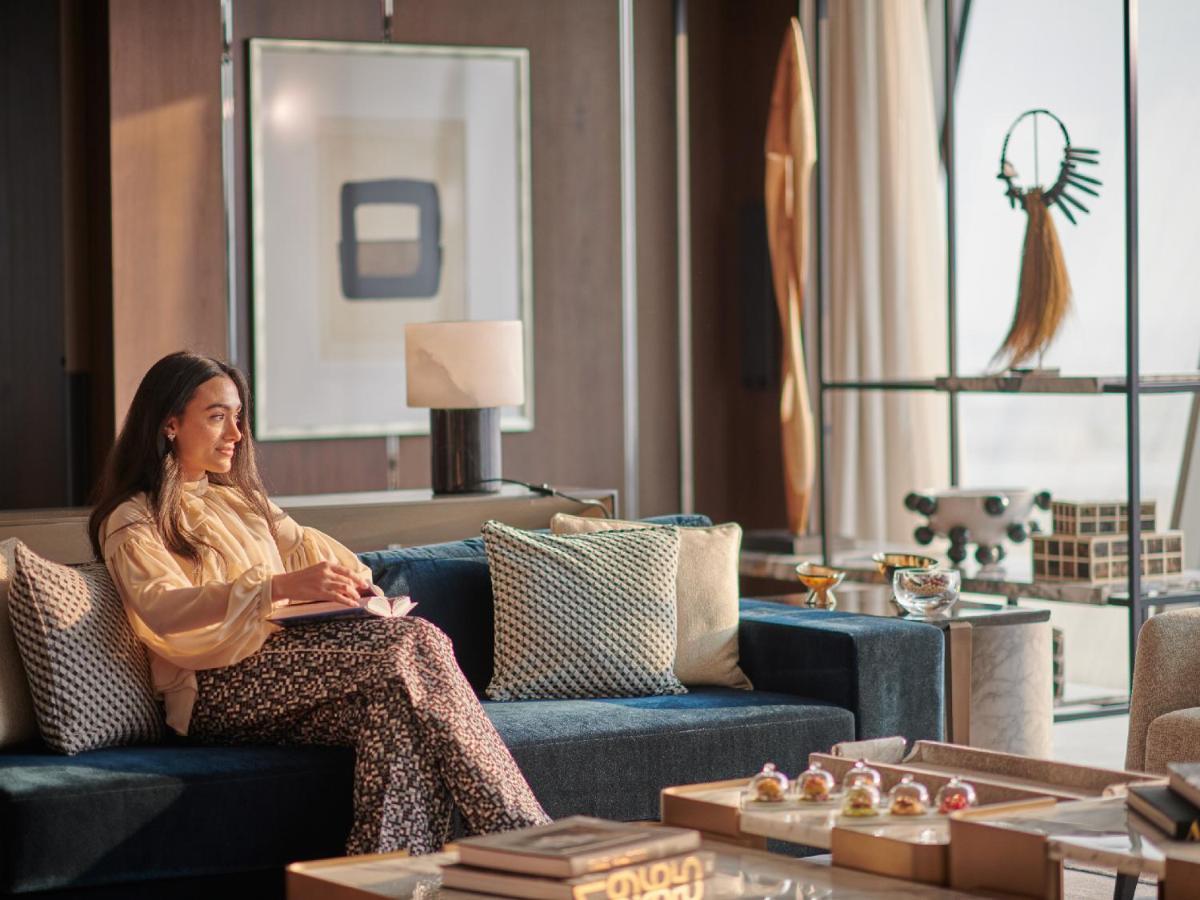 Hotel Grand Hyatt Kuwait Kuwait City Esterno foto A woman sitting on a sofa